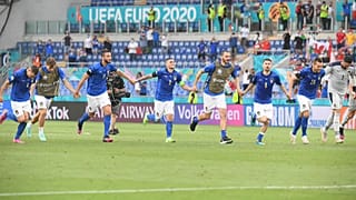 Italien mit drei Siegen in Gruppe A