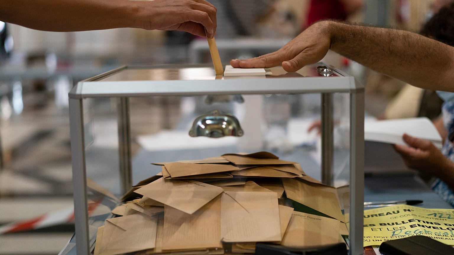 Regionalwahlen in Frankreich: Konservative triumphieren