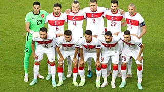 Eski milli futbolcu İbrahim Toraman sistemsizlik ve özgüven eksikliğinin milli takıma Euro 2020'de başarısızlığı getirdiğini belirtti.