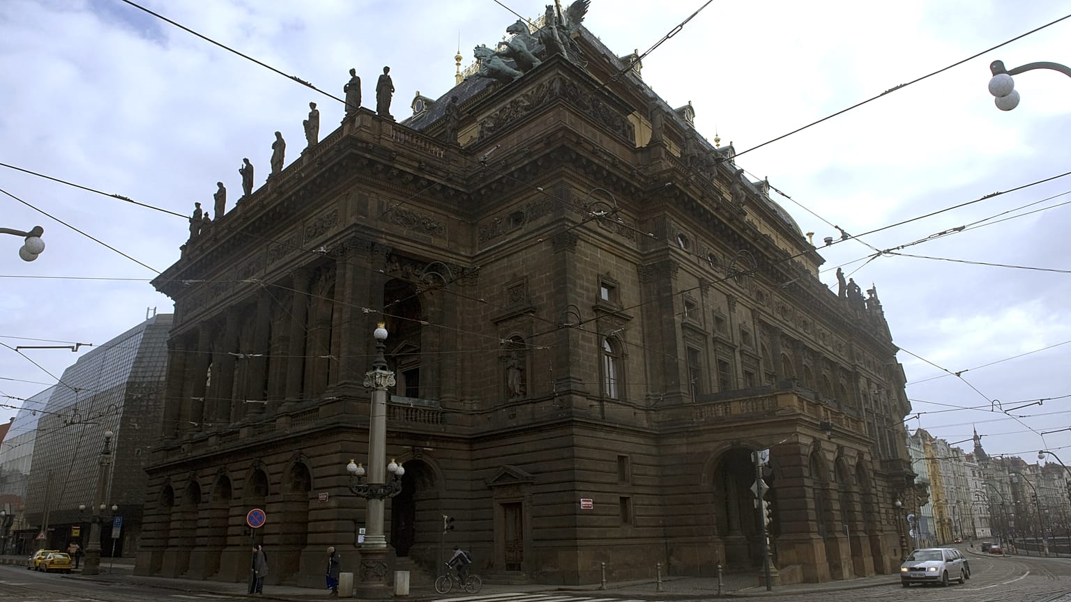Opera a Moldva habjain