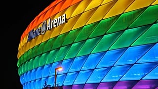 Szivárványszínben a müncheni aréna 2016-ban