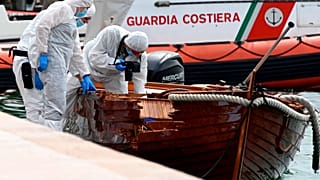 Offenbar haben die beiden Deutschen auf dem Gardasee ein Holzboot gerammt