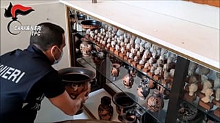 Parte de la colección arqueológica recuperada por los carabineros