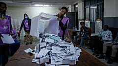 Öffnung der Wahlurnen