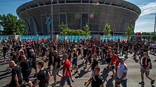Magyar szurkolók a Puskás Arénánál június 15-én