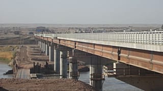گذرگاه مرزی شیرخان‌بندر افغانستان