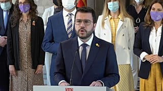 El jefe del Gobierno aragonés, Pere Aragonés, lee un comunicado tras el indulto del Gobierno español a los presos del procés