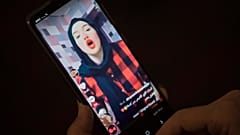 حنين حسام  شابة مؤثرة على تطبيق "تيك توك" في مصر.