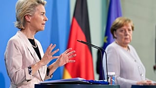 AB Komisyon Başkanı von der Leyen ve Alman Başbakan Merkel