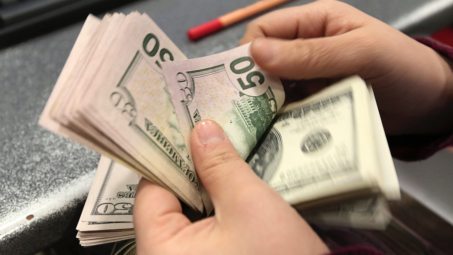Dolar karşısında en fazla değer kaybeden TL oldu