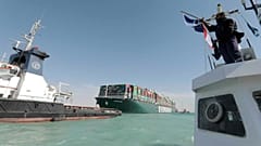 السفينة إيفر غرين في قناة السويس