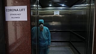 Ein Fahrstuhl für Menschen, die im Verdacht stehen, mit dem Coronavirus infiziert zu haben, 02.03.2020