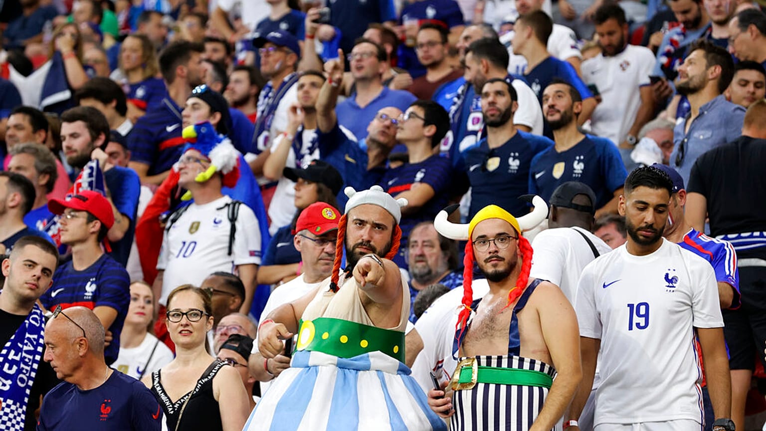 Un supporter déguisé en Obélix lors de France-Portugal à Budapest le 23 juin 2021
