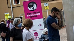 Rege Beteiligung: Vor mehreren Wahllokalen in Gibraltar bildeten sich bereits morgens Schlangen