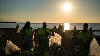 La playa de la Barceloneta la mañana de San Juan