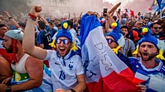 Fans aus Frankreich in Budapest in Ungarn vor dem Match Frankreich Portugal
