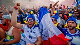 Fans aus Frankreich in Budapest in Ungarn vor dem Match Frankreich Portugal