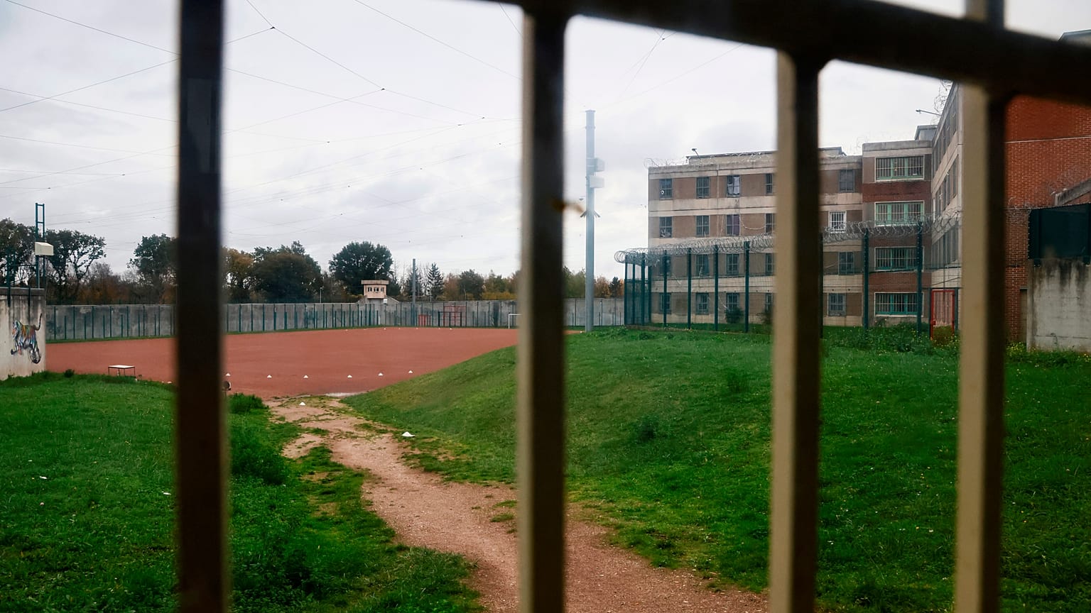 تصویری از حیاط یک زندان در فرانسه 