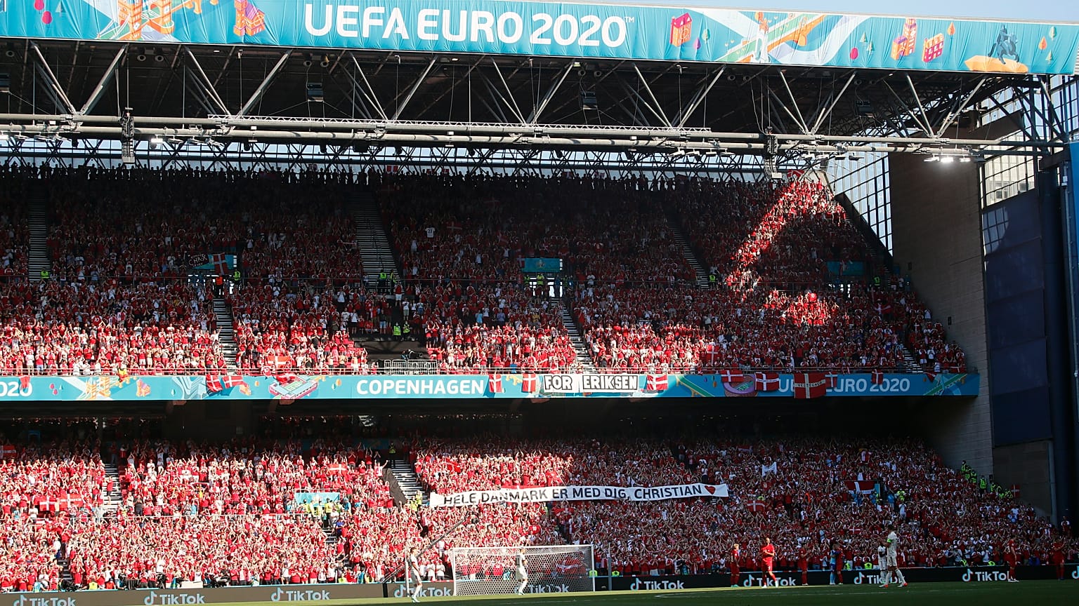 Koppenhága, 2021. június 17. A lelátó a 2020-as labdarúgó Európa-bajnokság B csoportjának második fordulójában játszott Dánia-Belgium mérkőzés előtt 