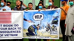 Afganistan'da Washington yönetiminden yardım isteyen yerel işbirlikçiler eylem yaparken.