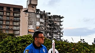 ABD'de 12 katlı bina çöktü, 3 kişi öldü en az 99 kişi kayıp