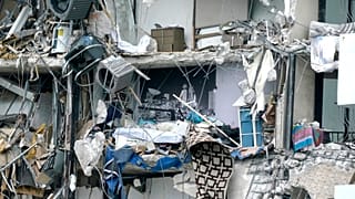 Μαϊάμι:Αναζητούν επιζώντες στα συντρίμμια