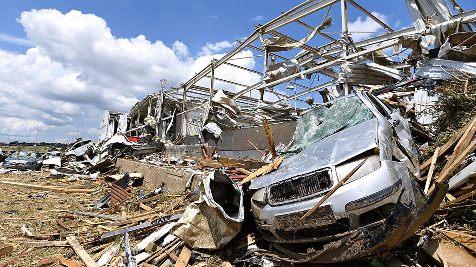 Das Das Dorf Luzice im Bezirk Hodonin, Südmähren, nach dem Durchzug eines Tornados, 25.06.2021