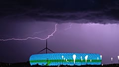 UEFA, Münih Belediyesi'nin Allianz Arena Stadı'nı gökkuşağı renkleri ile aydınlatmasına izin vermedi