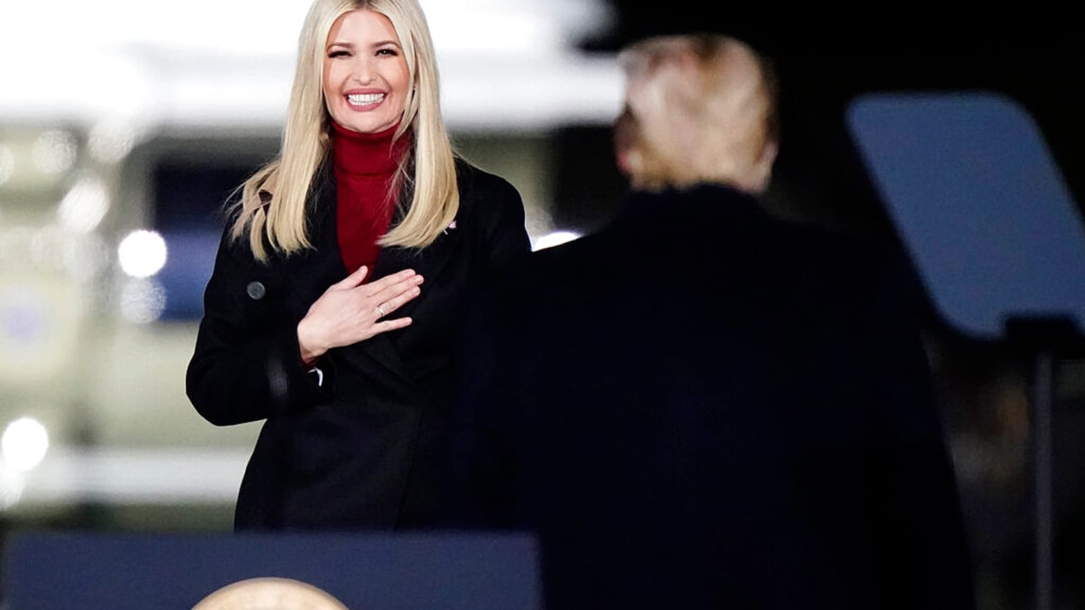 Ivanka Trump mit ihrem Vater im Januar 2021