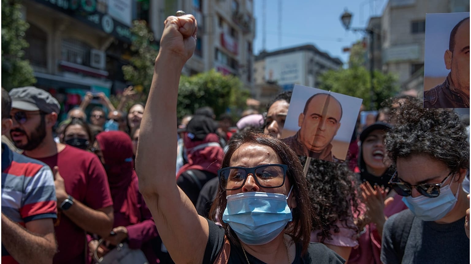 مظاهرات في الضفة الغربية احتجاجا على مقتل الناشط الفلسطيني نزار بنات 