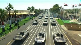صورة دبابات من العرض العسكري للحشد الشعبي في العراق