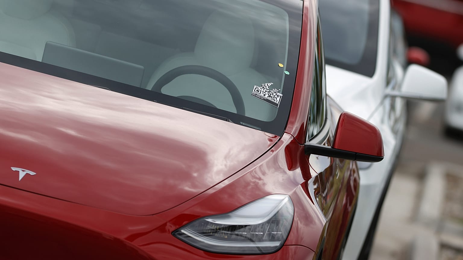 Tesla, Çin'de 300 bine yakın aracı geri çağırdı