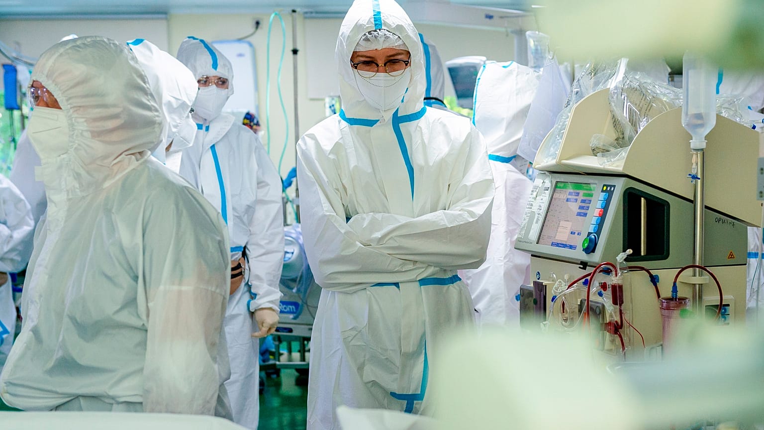 Des médecins russes au chevet d'un malade du Covid-19, le 17juin 2021