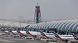 صورة لطائرات في مطار دبي