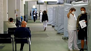Im Impfzentrum in Ebersberg bei München