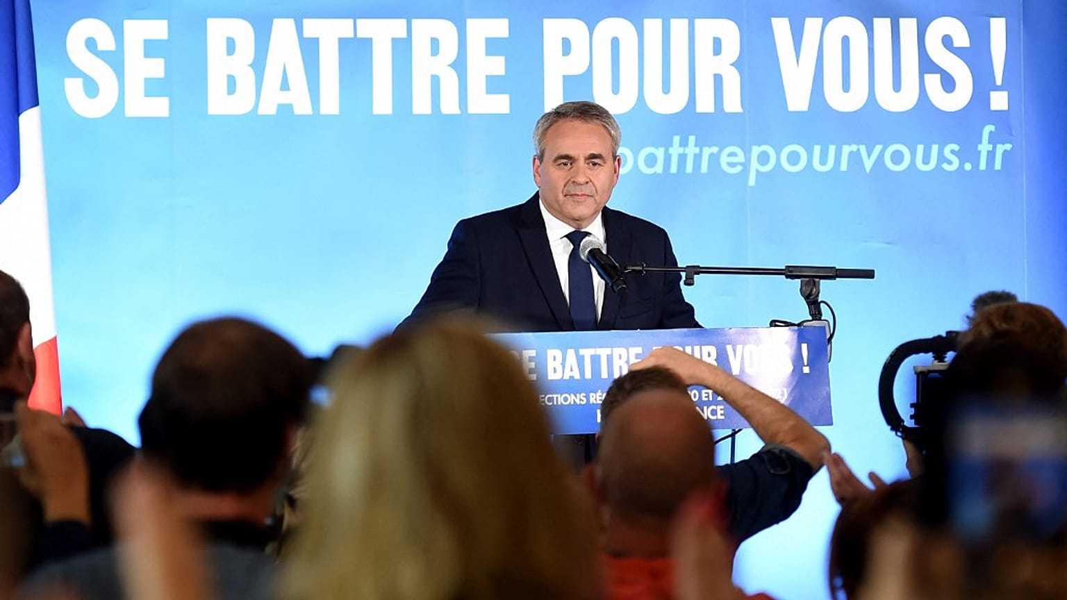 Francia, dopo le regionali la destra si ricompatta per sfidare Macron