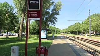 Im Erfurter Stadtteil Wiesenhügel griff ein Mann zwei Passanten vermutlich mit einem Messer an.