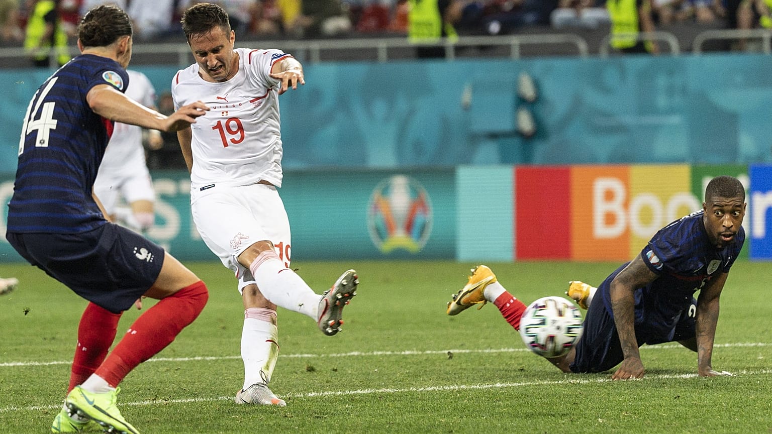 A 90. percben Gavranovic (fehér mezben) egyenlített (3-3). 