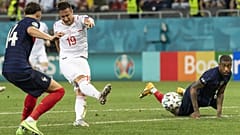A 90. percben Gavranovic (fehér mezben) egyenlített (3-3). 