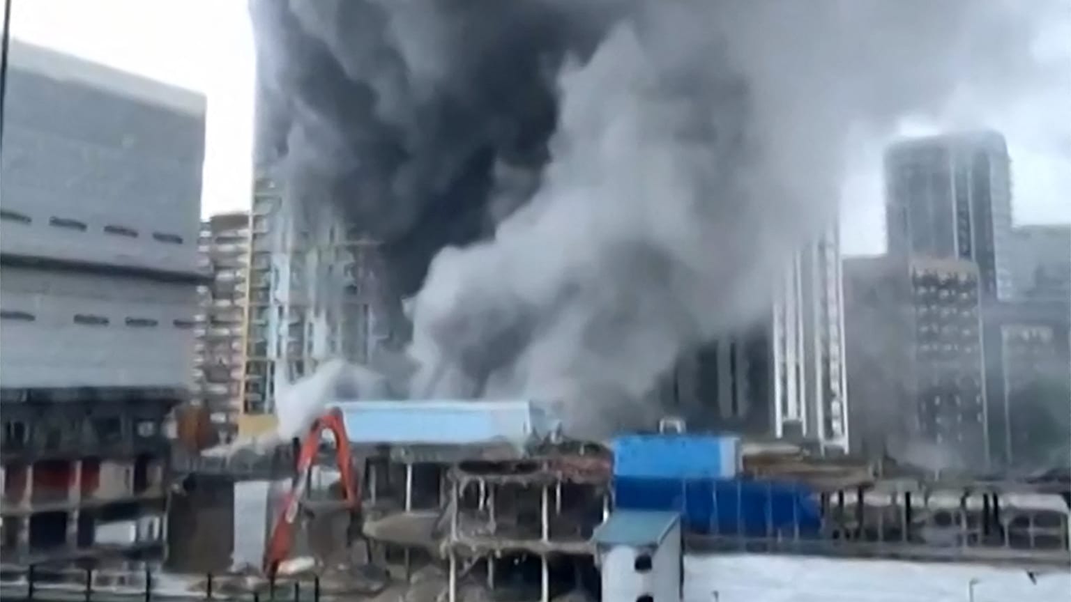 Incêndio no sul de Londres interrompe trânsito ferroviário