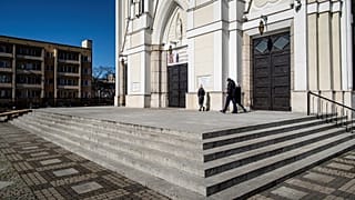 Polonya Katolik Kilisesi'nden reşit olmayan üç yüz kişi için cinsel taciz özrü