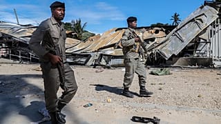 Arquivo- Militares do exército moçambicano a patrulhar as ruas de Palma, Moçambique