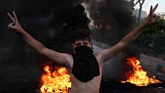 تظاهرات مردم لبنان در اعتراض به کمبود سوخت و گرانی نرخ ارز