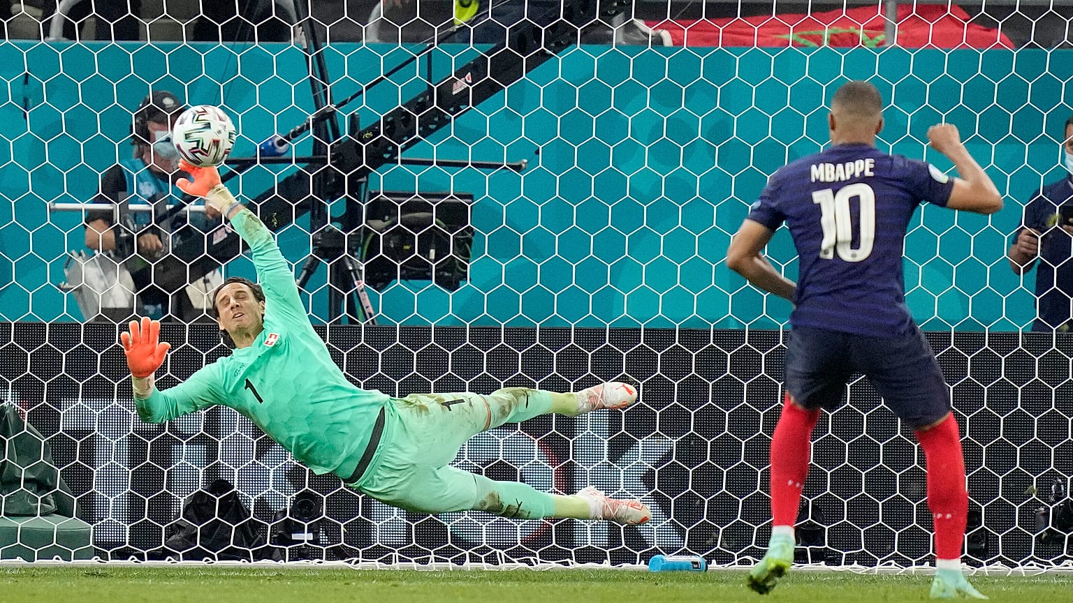 EURO2020: Οι Ελβετοί πανηγυρίζουν την είσοδο τους στους 8 της διοργάνωσης  