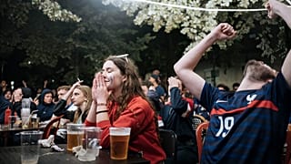 Des supporters français suivent le match France-Suisse, le 28 juin 2021, Paris, France