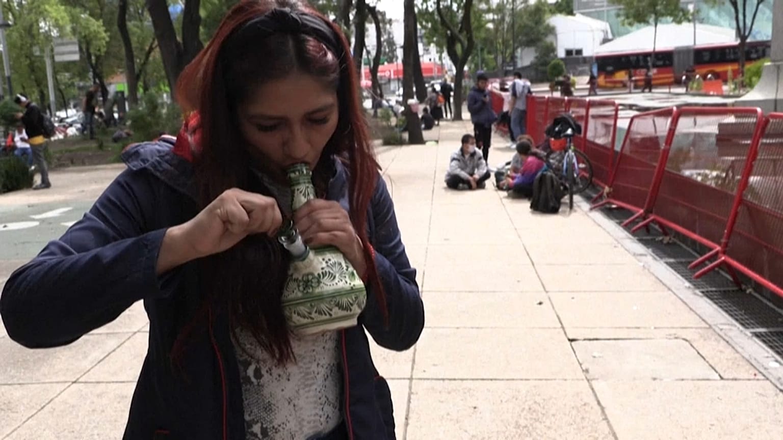 Lucía Polvo, psicóloga de 29 años, espera que la decisión del Tribunal levante el velo de la estigmatización hacia los consumidores. Ciudad de México, México.