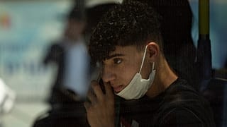 İsrail'de yeni enfekte olanların neredeyse yarısını 17 yaş altı kişilerden oluşuyor.