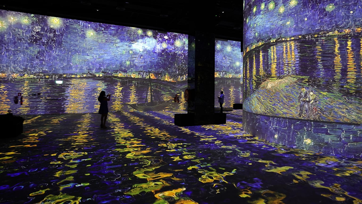 Un spectacle immersif sur Van Gogh illumine un centre commercial de Dubaï