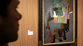 لوحة فنية للرسام بيكاسو معروضة في القصر الكبير في باريس. 2009/02/21 