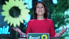 Die Grünen-Kanzlerkandidatin Annalena Baerbock nach ihrer offiziellen Nominierung auf dem Grünen-Parteitag, 12.06.2021
